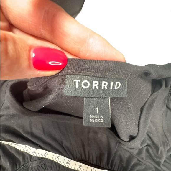 Torrid Women's Stretch Knit V-Neck Elastic Waist Detail Top Size 1X Black B05 - Picture 6 of 9